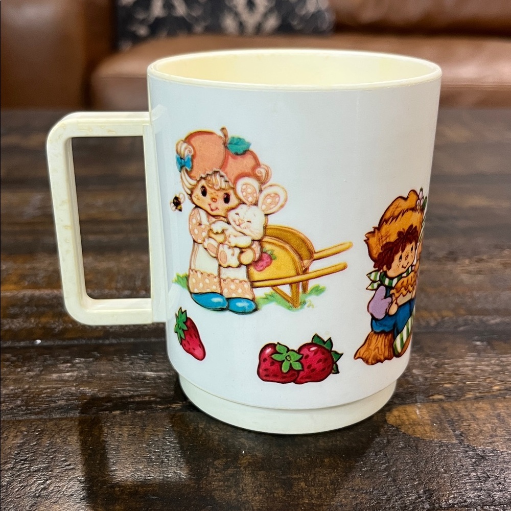 Strawberry Shortcake Mug vintage 80s mug plastic excellent vintage condition